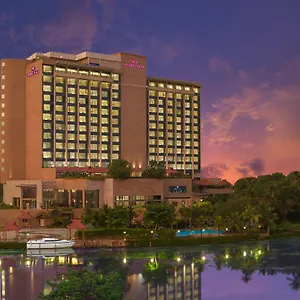 ***** Hotel Crowne Plaza India